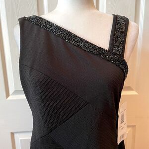 BLACK COCKTAIL DRESS SLEEVELESS WITH BEADED NECKLINE SIZE 6P NWT